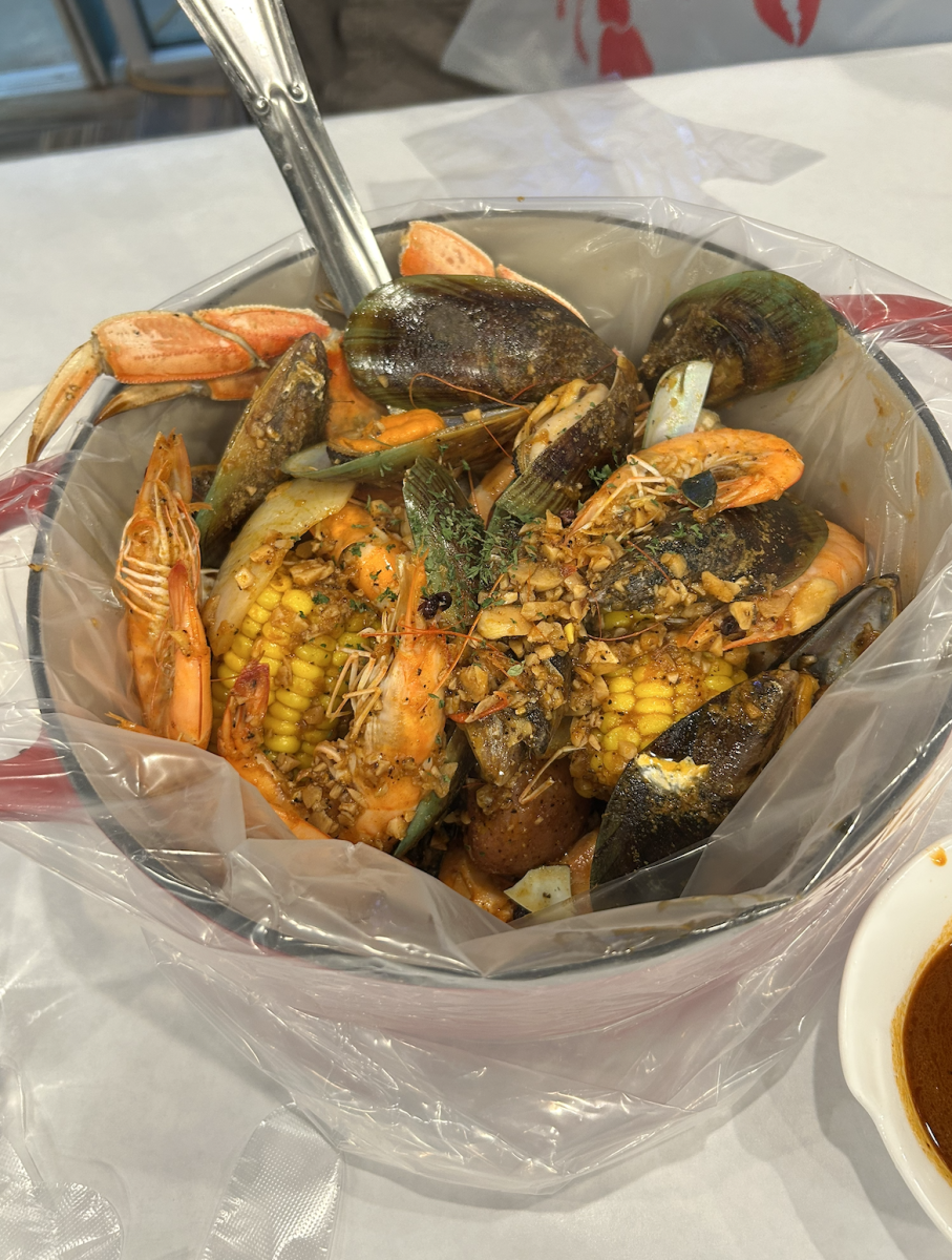 Greasy goodness | A crock pot filled to the brim with dungeness crab, shrimp,
mussles, corn, sausage and potatoes is lathered with Submarine Crab’s torpedo
sauce and minced garlic. (Photo by Lucas Lim)